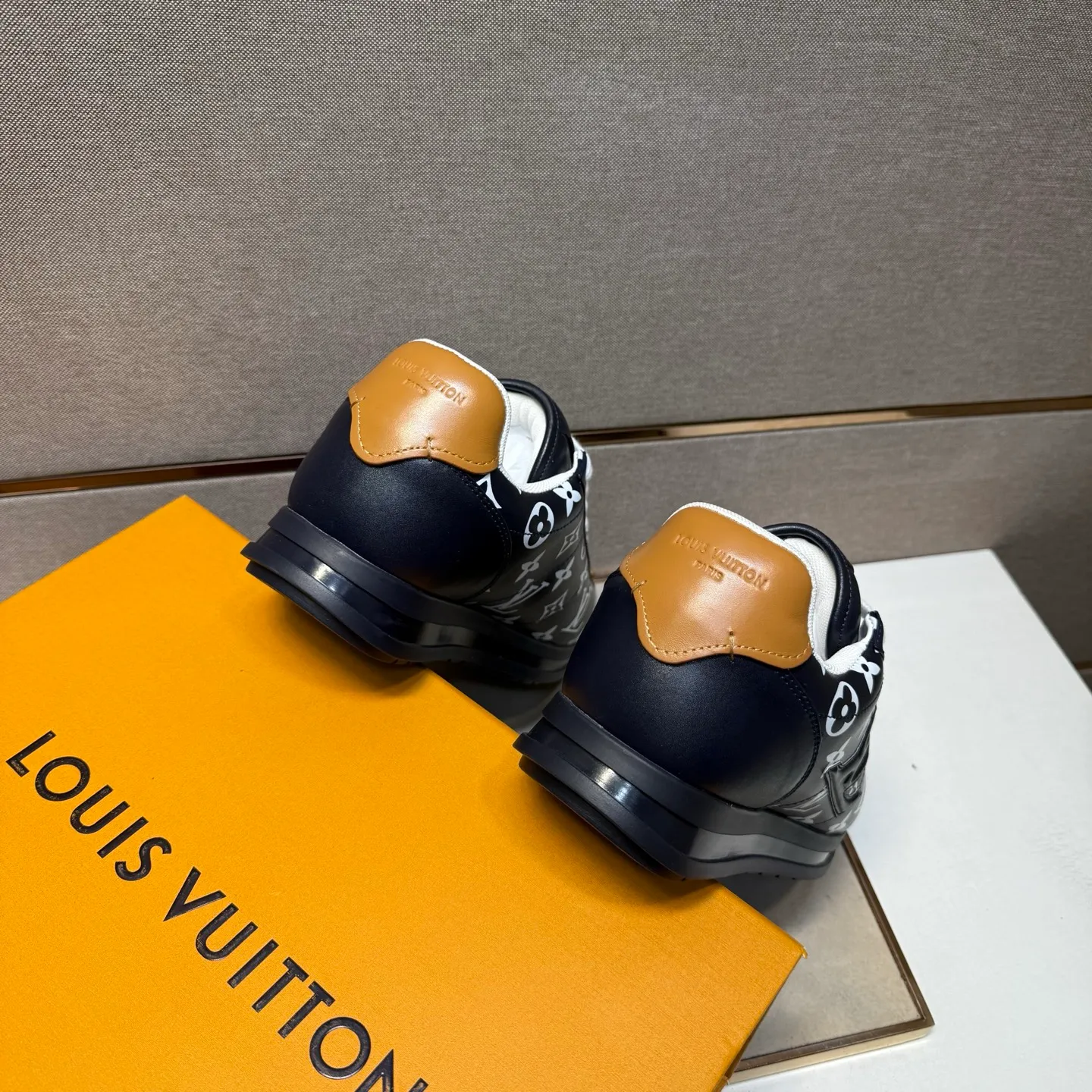 Men's men's shoes 💰pp560 [LV～] Men's casual shoes 2025z cabinet sales simultaneously 🔶Size: 38-44 #️⃣ 🔷4 colors🔜The upper is made of multi-material splicing➕Mesh lining, comfortable and breathable, sole: original comfortable and wear-resistant outsole, ⚠️real thing📱photographed🎬real thing is better📢📢📢